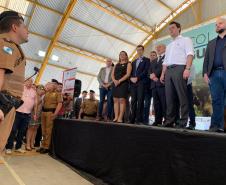 A Equipe do NRE AMSul em 11 de setembro de 2019, prestigia juntamente com o governador Carlos Ratinho Massa Jr, secretário Estadual de Educação Renato Feder, deputado Francisco Buhrer, prefeito em exercício Thiago Buhrer e demais autoridades para lançamento do Programa ESCOLA SEGURA que atenderá os municípios da região metropolitana com objetivo de priorizar a segurança no ambiente escolar.