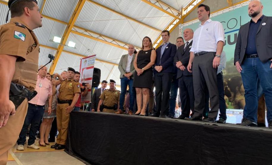 Escola Segura 2019 A Equipe do NRE AMSul em 11 de setembro de 2019, prestigia juntamente com o governador Carlos Ratinho Massa Jr, secretário Estadual de Educação Renato Feder, deputado Francisco Buhrer, prefeito em exercício Thiago Buhrer e demais autoridades para lançamento do Programa ESCOLA SEGURA que atenderá os municípios da região metropolitana com objetivo de priorizar a segurança no ambiente escolar.