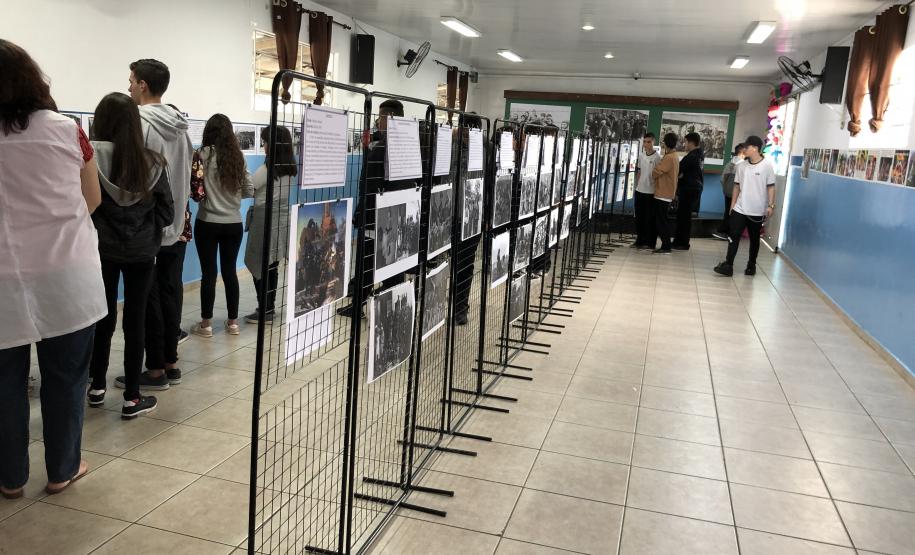 Exposição "Holocaustos: Morte e Resistência" - CE COSTA VIANA Exposição Holocaustos: Morte e Resistência
Trabalho Interdisciplinar de História e Sociologia