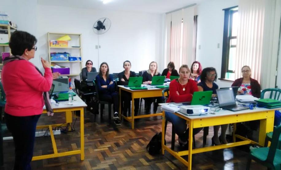 Reunião Técnica da Coordenação Pedagógica NRE AMSUL com representantes das Equipes Pedagógicas das Instituições de Ensino